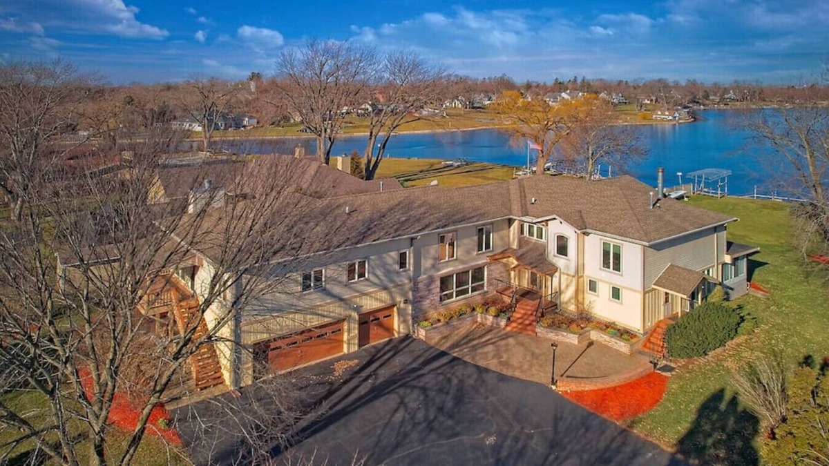 Johnsburg House | Pistakee Lake House Retreat on Chain O' Lakes