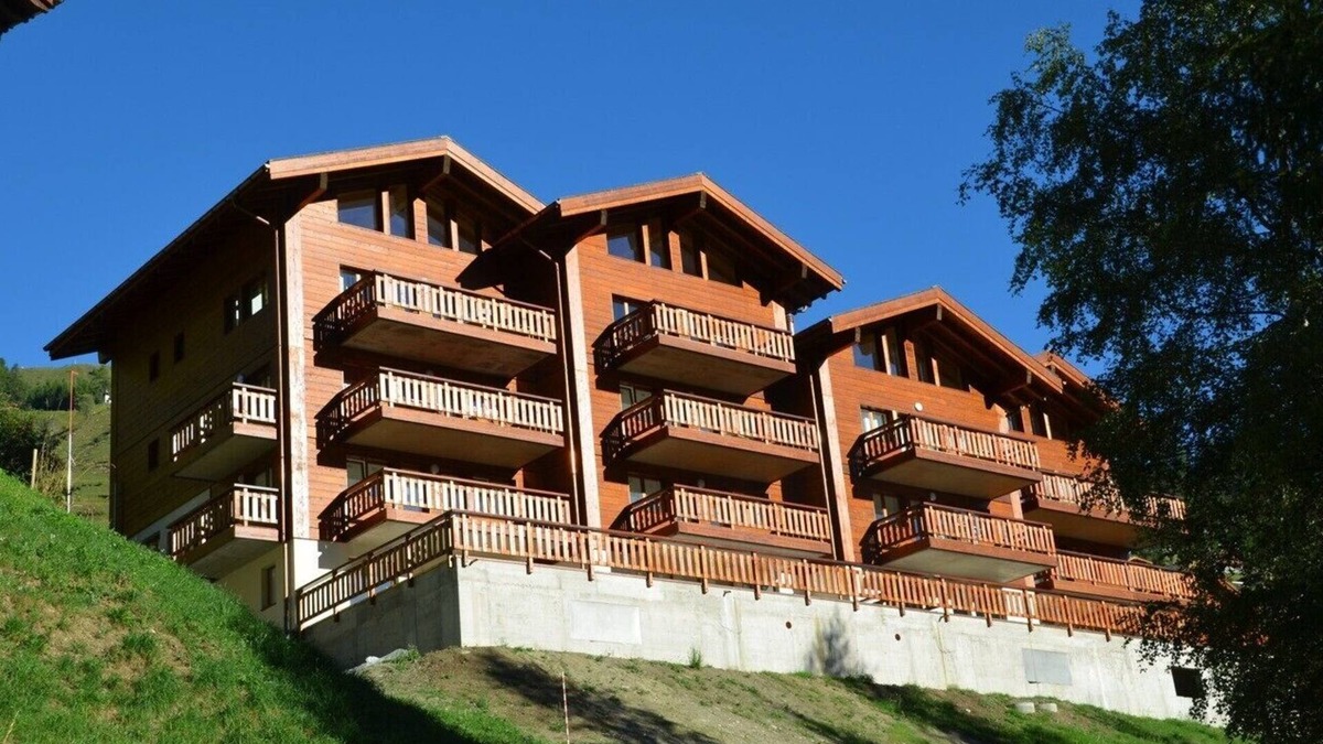 Grimentz Apartment | Piste Rouge 11 , Grimentz - 4 Bedroom Duplex, 100m from the piste & lift station
