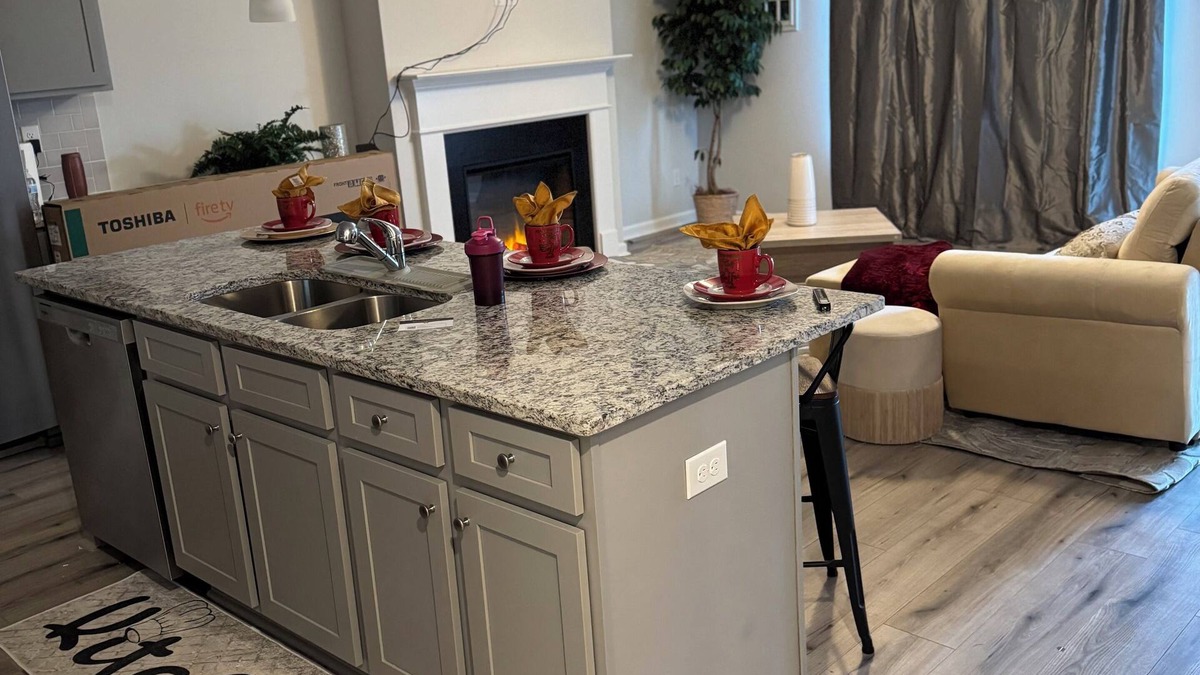 Lovejoy House | Pit stop Paradise nA Charming 3-bedroom house in Hampton with AC and WiFi