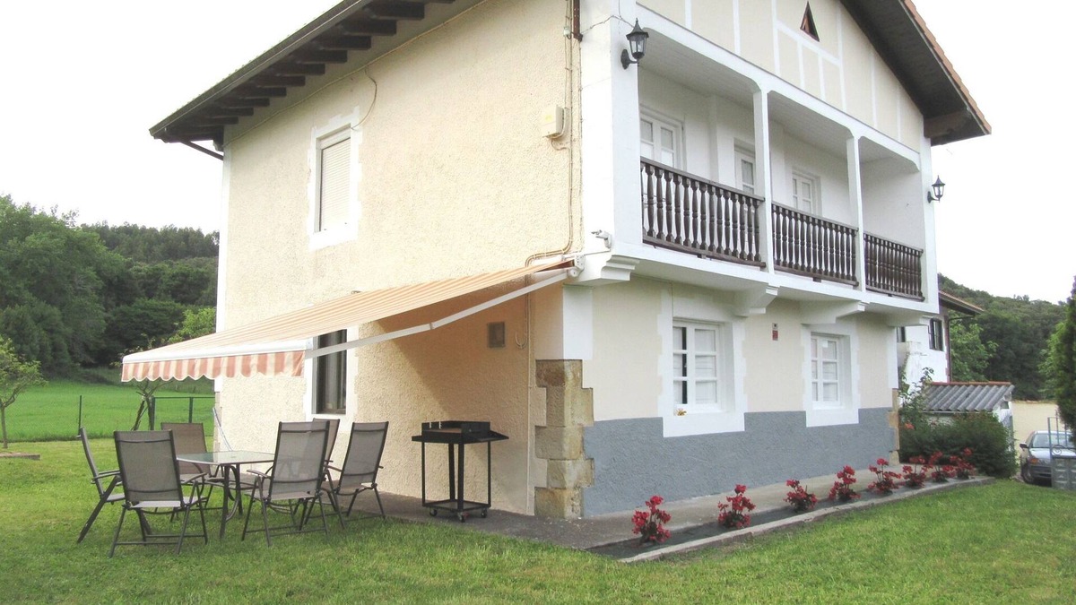 Barcena de Cicero House | Pita House in Gama.