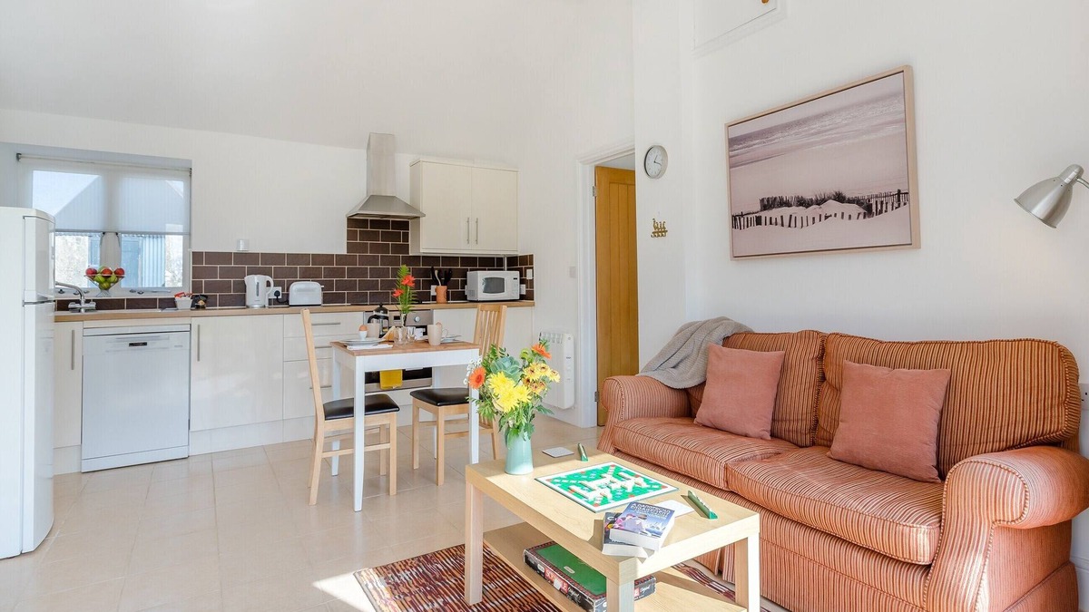 Crewkerne Cottage | Pitch Back - UK45387
