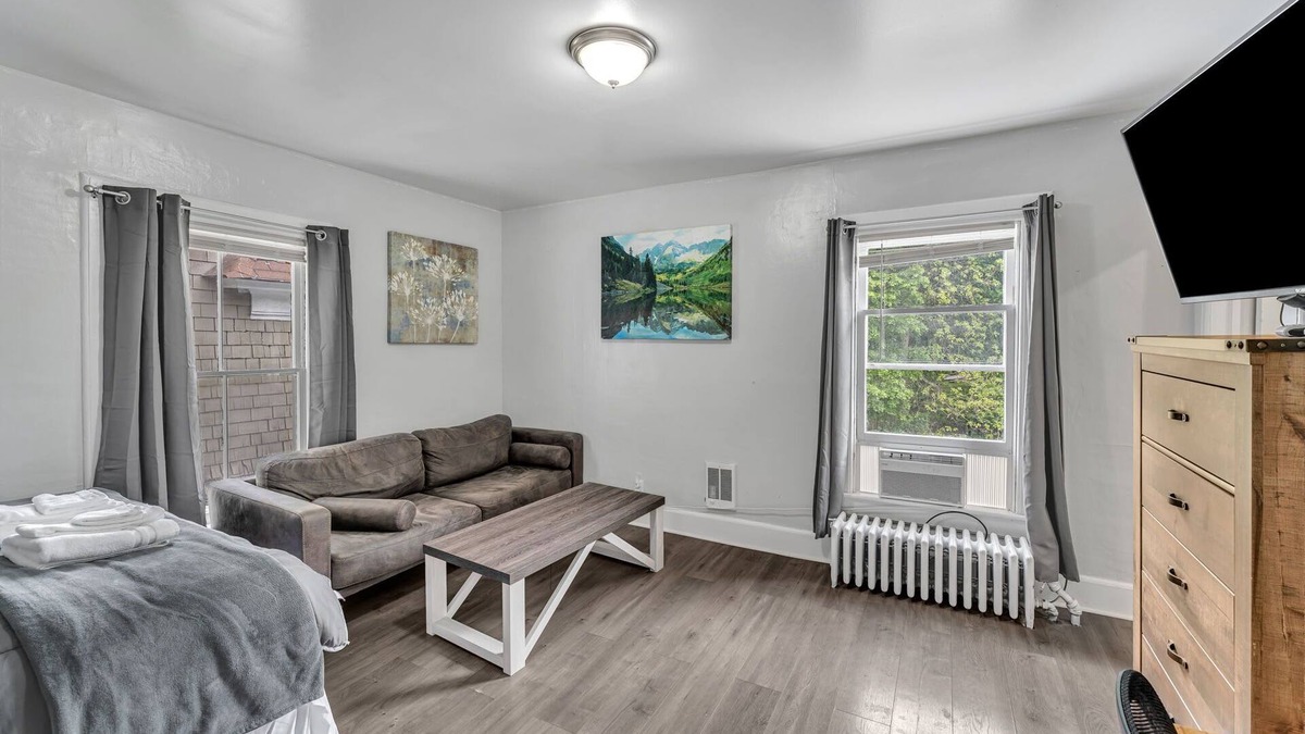Oneonta Apartment | Pitcher's Paradise Apt 2 All Star Baseball Rentals