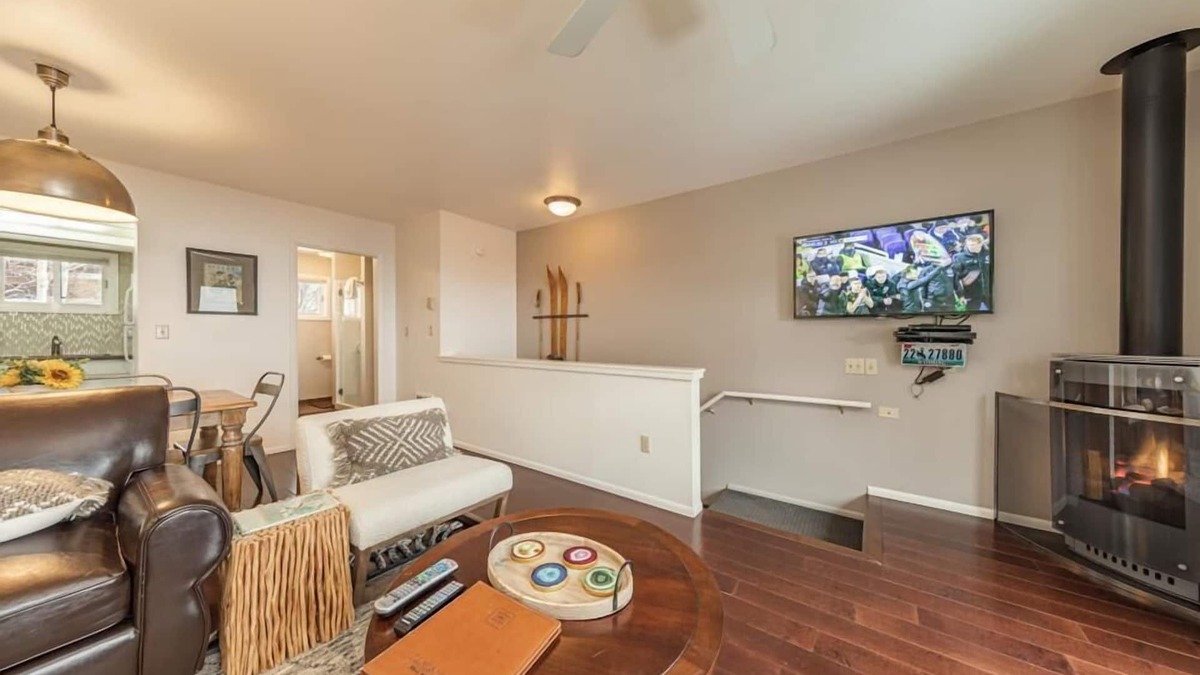 Jackson Condo | Pitchfork 456: Town of Jackson- Renovated- Walk to Town Square