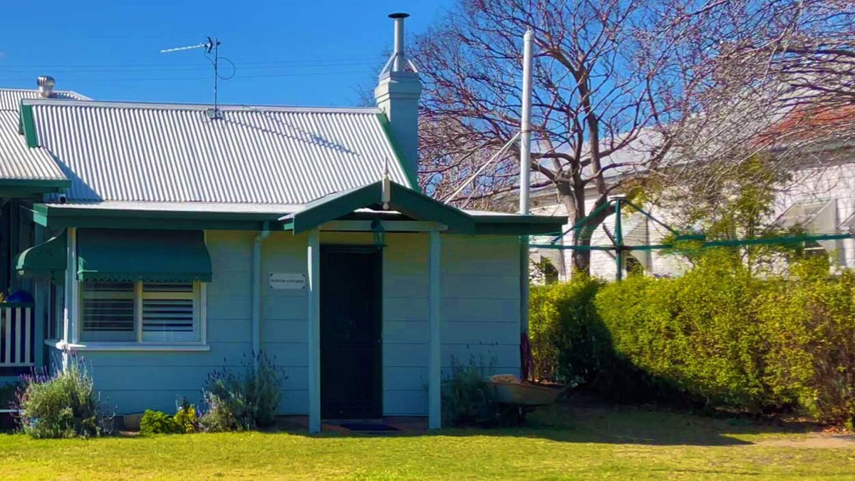 Warwick Apartment | Pitstop Cottage