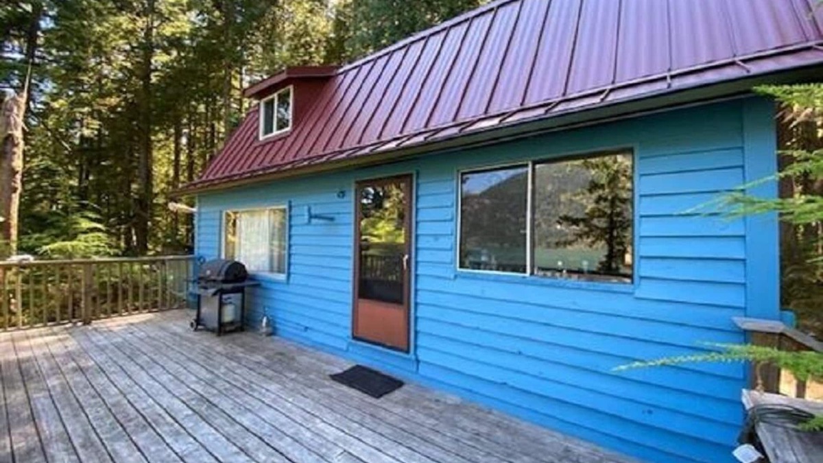 Metro Vancouver Regional District Cabin | Pitt Lake Cabin - Boat Access Only