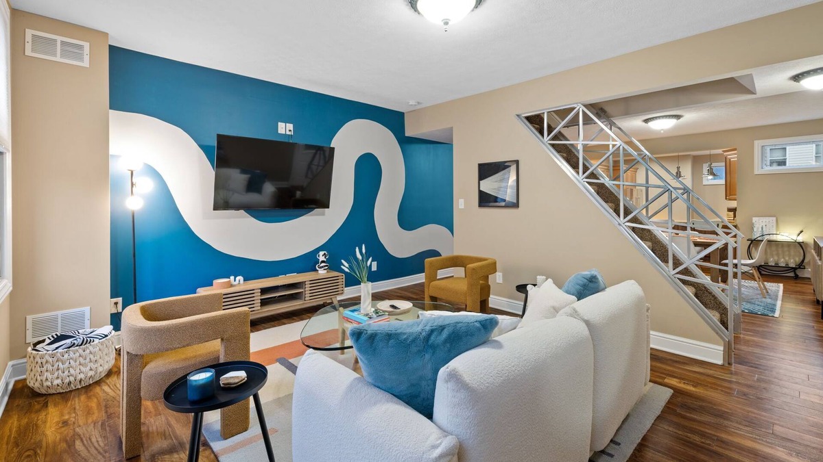 South Side Flats House | Pittsburgh Gem - 5BR - Downtown Deck View