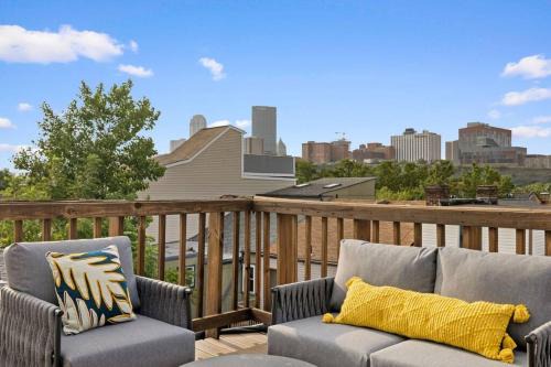 South Side Flats House | Pittsburgh Gem - 5BR - Downtown Deck View