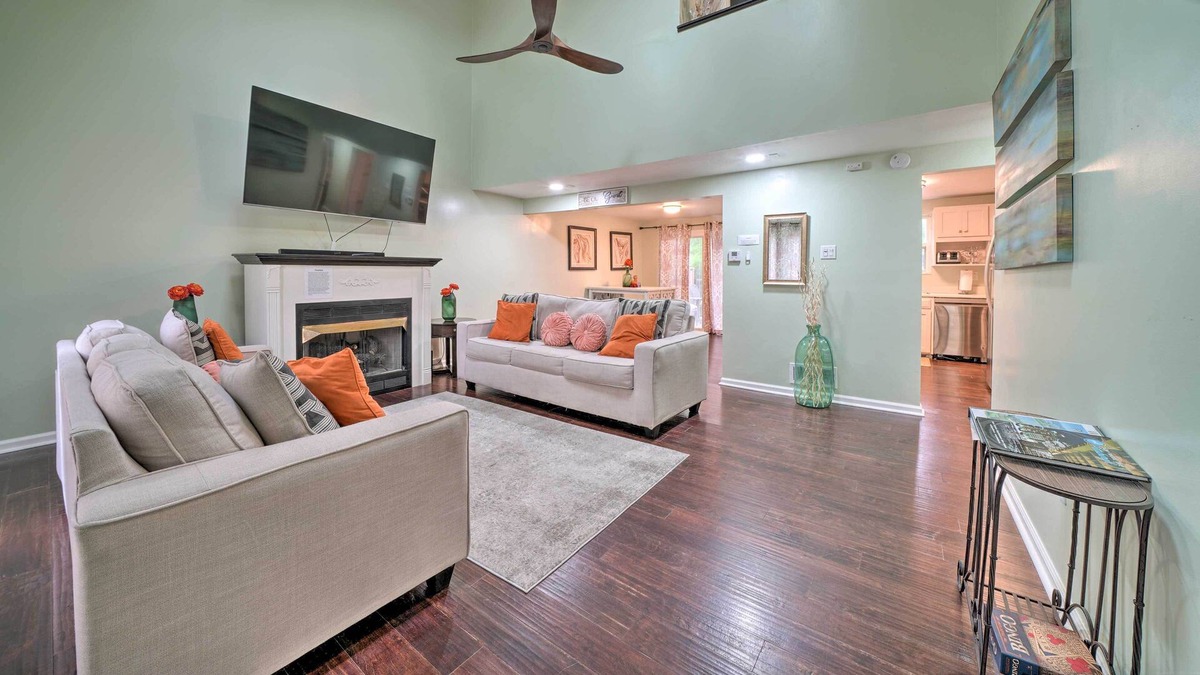 Brookline House | Pittsburgh Home w/ Deck & Grill, 5 Mi to Dtwn!