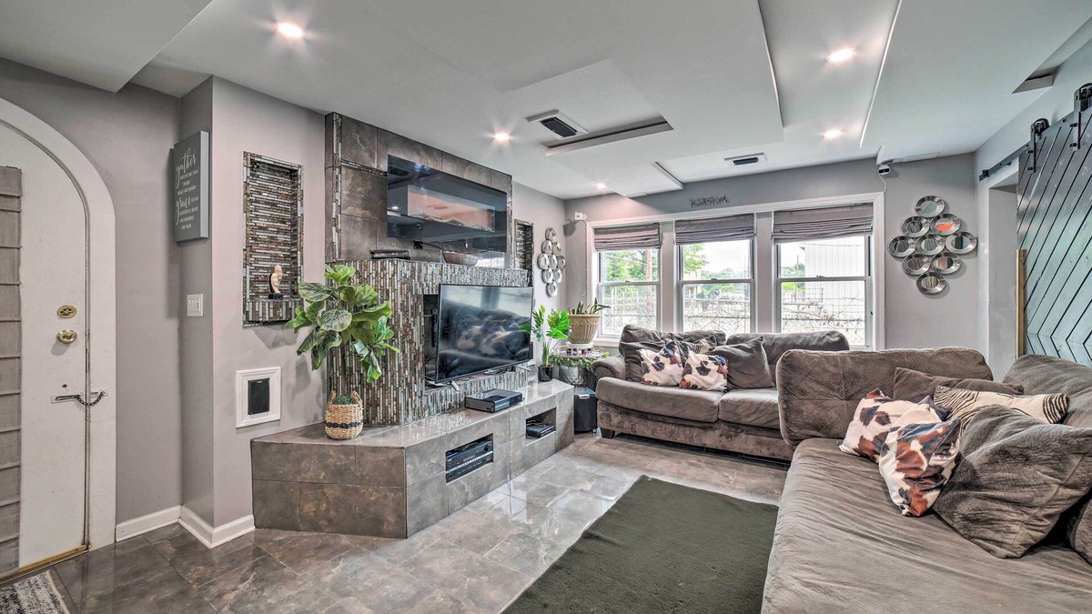 Lincoln-Lemington-Belmar Cottage | Pittsburgh Home w/Pool, Fire Pit + Game Room