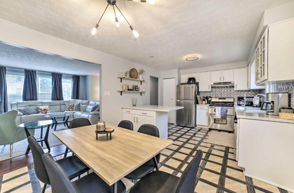 Brighton Heights House | Pittsburgh Retreat with Deck about 4 Mi to Dtwn!
