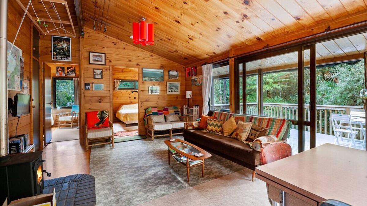 Pukawa House | Piwakawaka ā Pukawa - Pukawa Bay Holiday Home