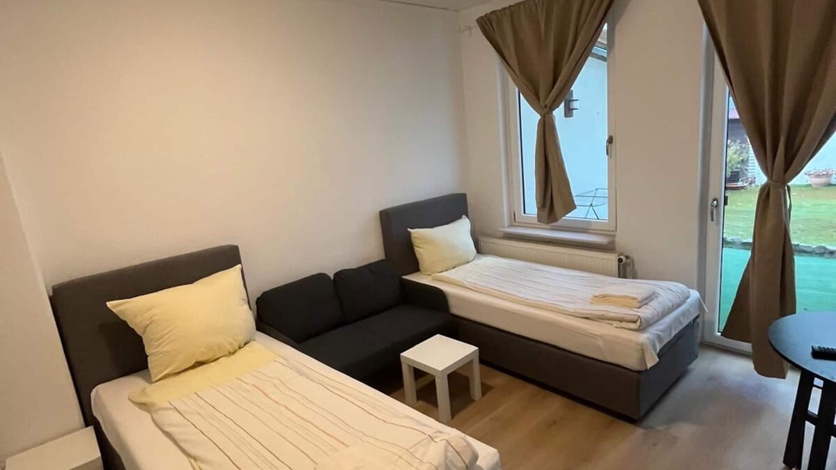 Neumuenster House | Plöner Straße 173 - 4 bedrooms with 2 bathrooms