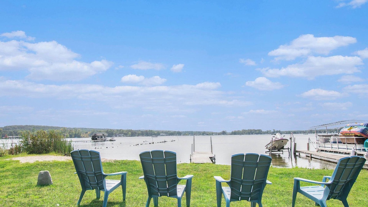 Pinckney House | PLĀ House - Lakefront Fun For The Whole Family!
