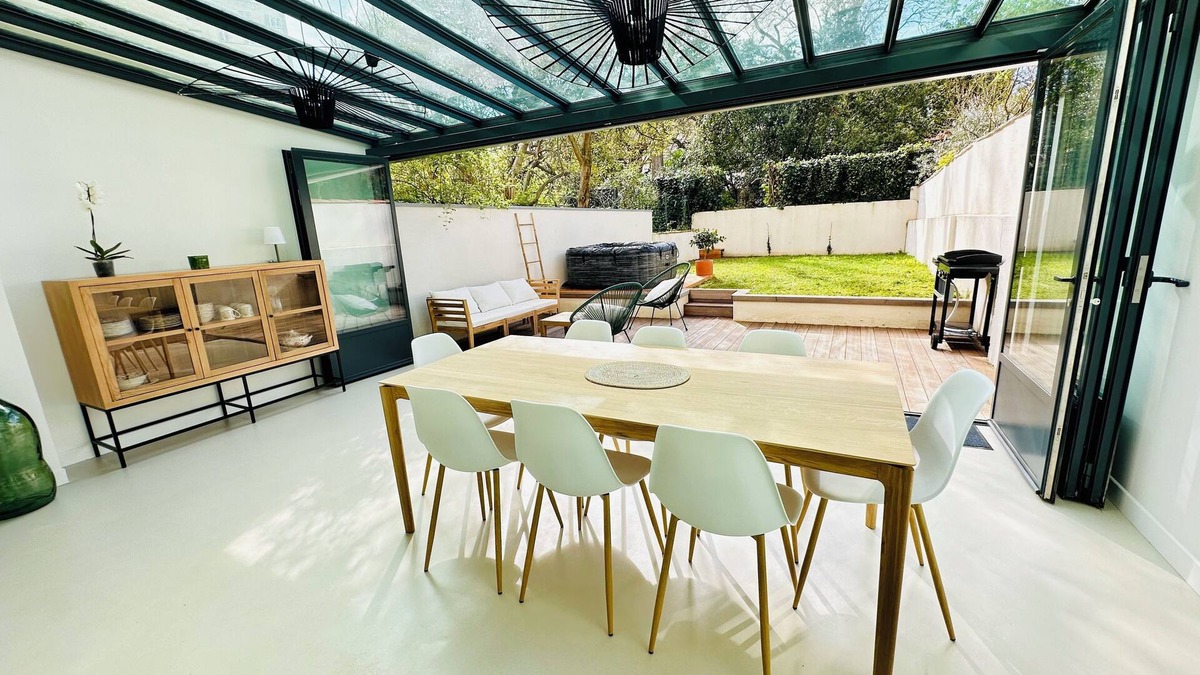 Guilhemery House | Place Dupuy 5' from downtown on foot 5-bedroom house with jacuzzi and garden