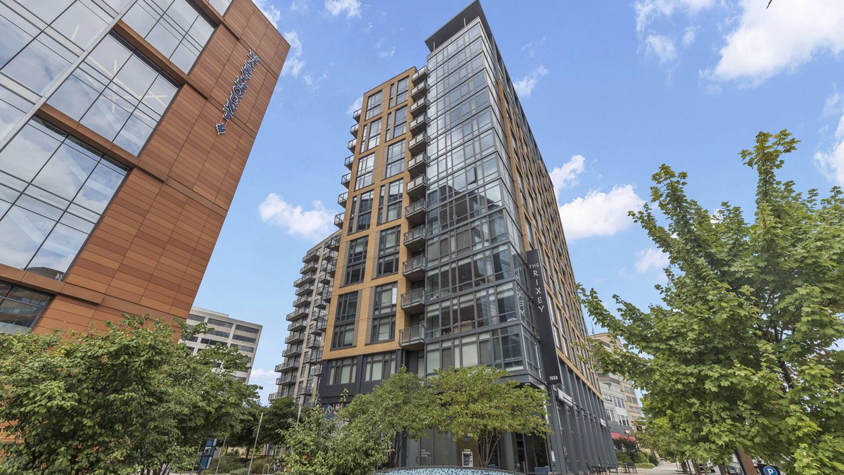 Bluemont Apartment | Placemakr Marymount Ballston