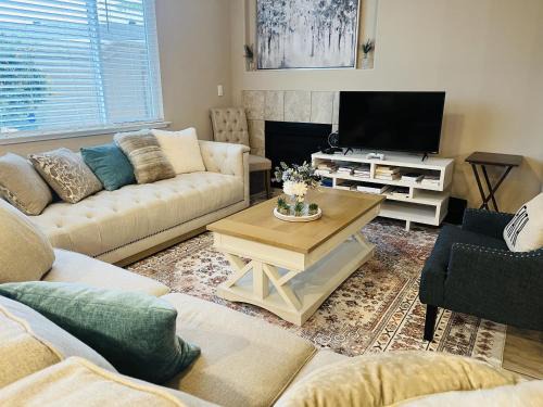 Pittsburg House | Placid Vibe Spacious 7-BR with Free Parking