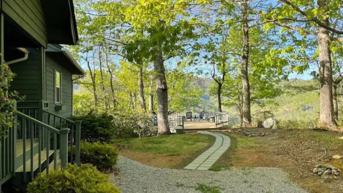 Franklin House | Placid View Mountaintop Home
