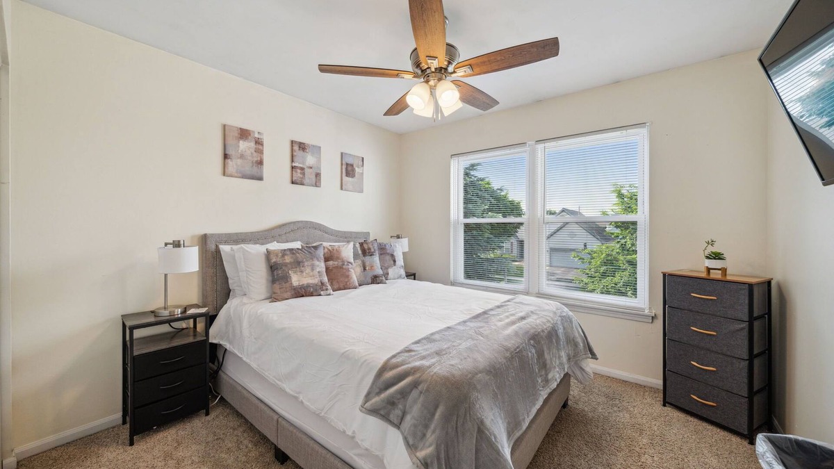 Fox Valley House | Plainfield FHS Rental - Metcalf Ctn