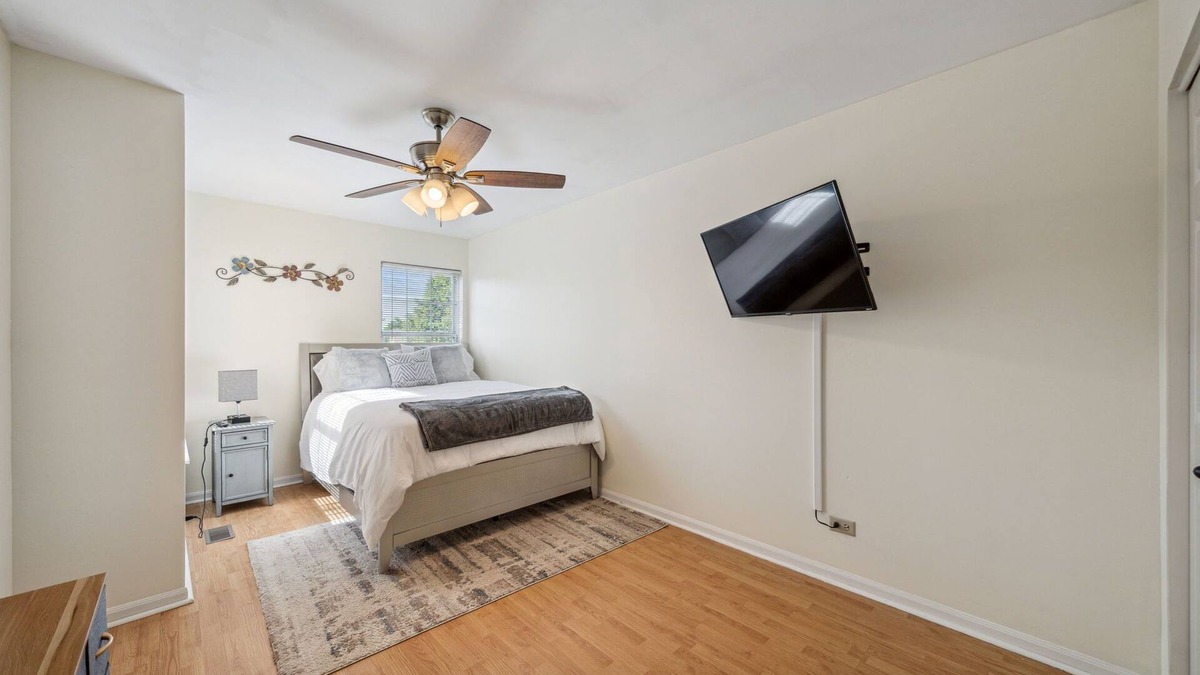 Fox Valley House | Plainfield Rental - Metcalf Ctn