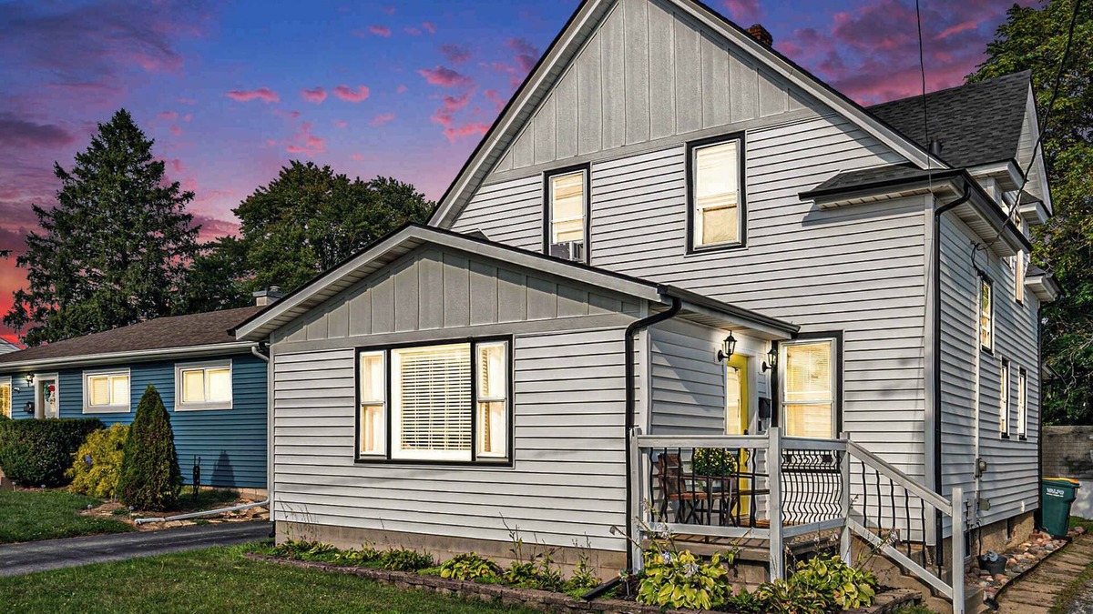 Valparaiso House | PlainLivin*walk 2 Journeyman*Pet Friendly*Downtown