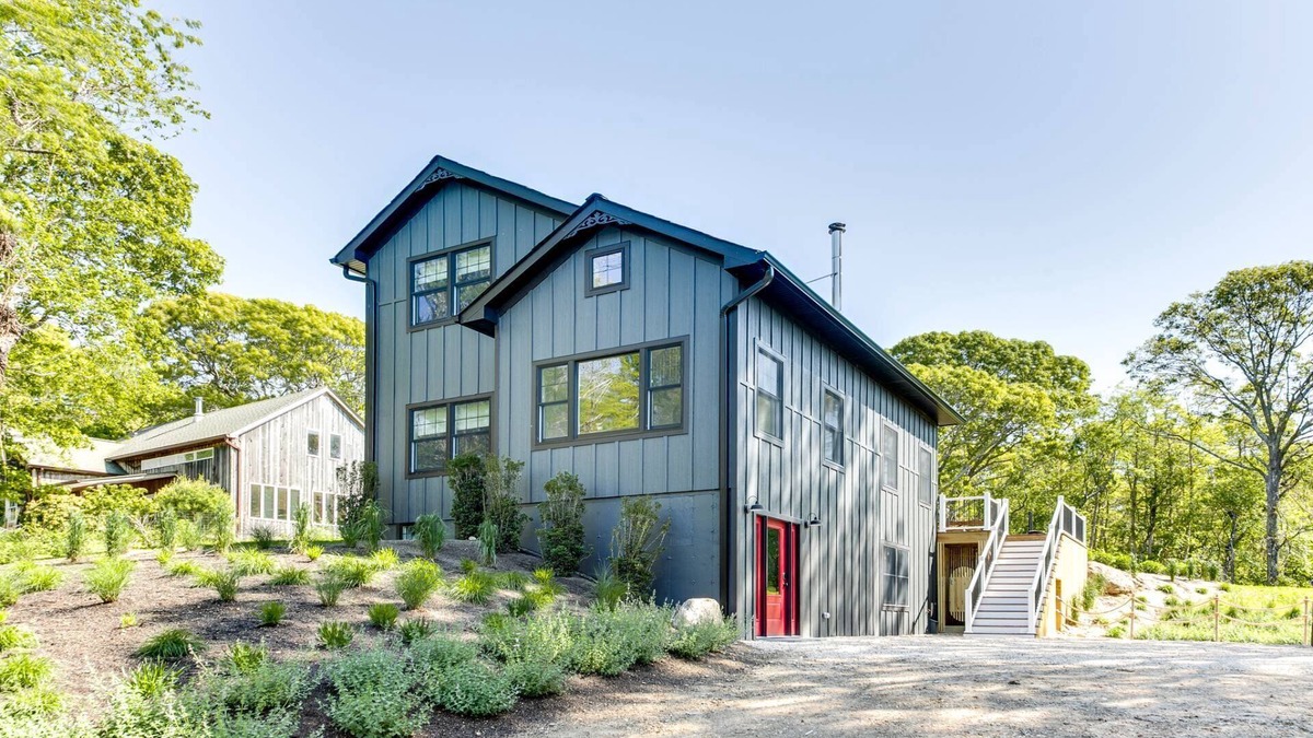 Shelter Island Heights House | Plan Your Perfect Summer Escape: Walk to Crescent Beach and to Pridwin!