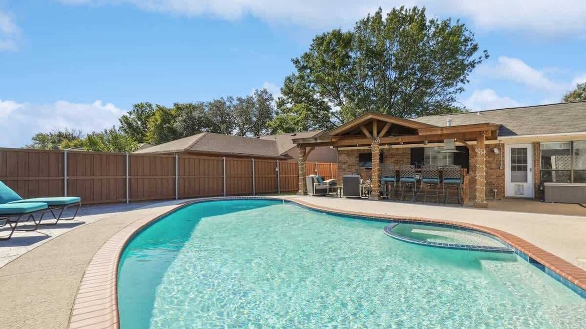 Cross Creek East House | Plano House close to Mckinney and Oak Point Park