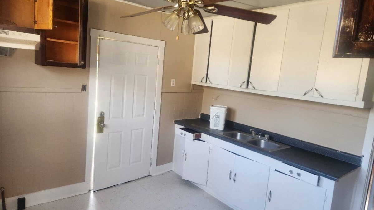 Mid City North House | Plant Workers Home Away From Home