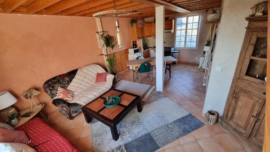 Saint-Maurice-en-Cotentin House | Plantation de poivre- La Petite Rivière