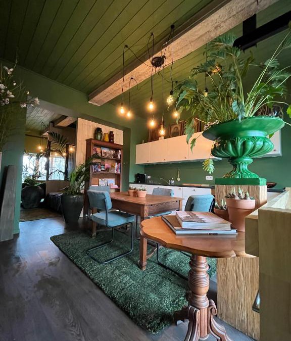 Poelkapelle Apartment | Plantkot -Boekenkot -Kunstkot en love kot