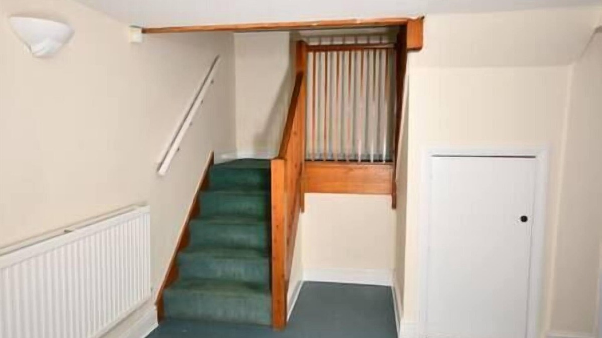 Mynydd Isa House | Plas Bellin Beautiful Family Getaway Kitchen & Bath Wifi Pet-Friendly