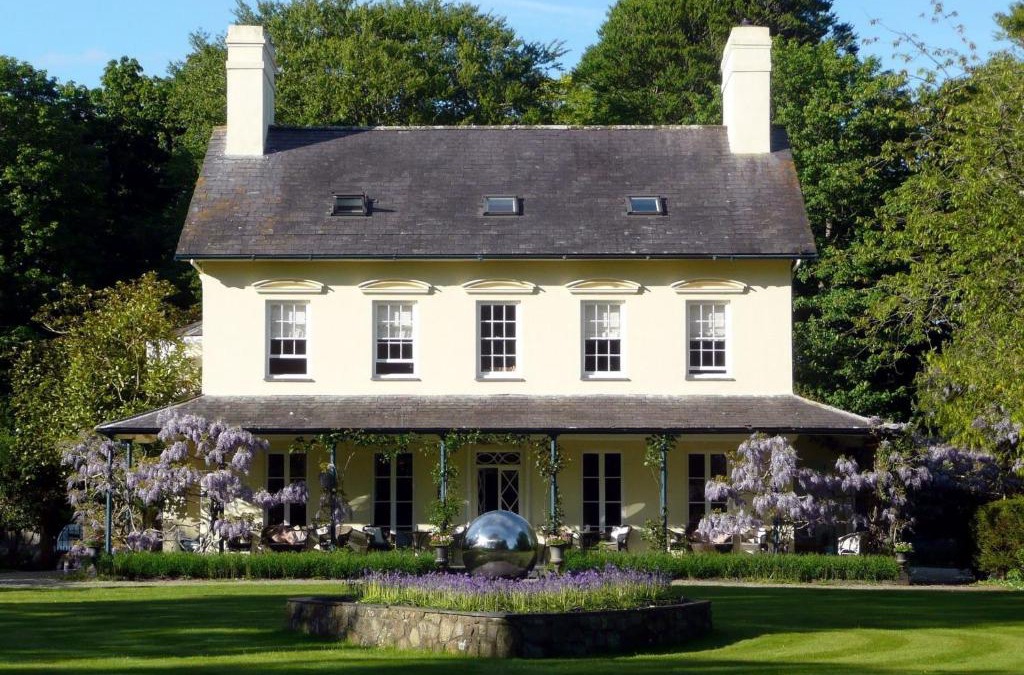 Efailnewydd House | Plas Efailnewydd