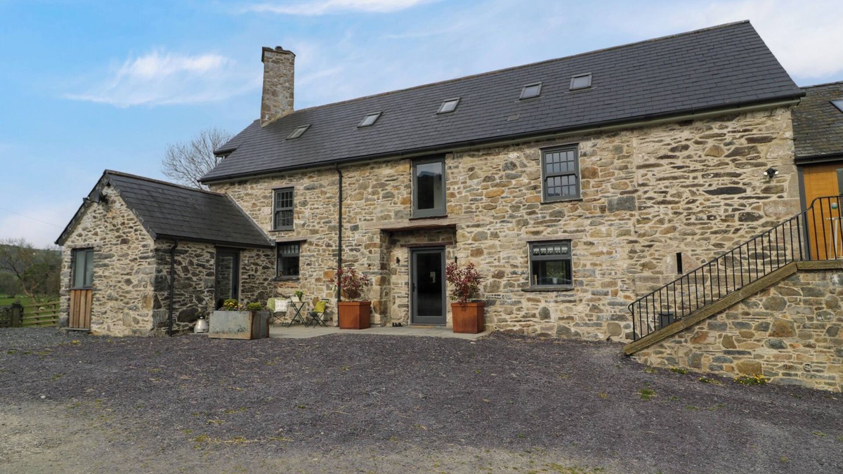 Abergele Cottage | PLAS GLAN YR AFON, luxury holiday cottage, with hot tub in Llangernyw