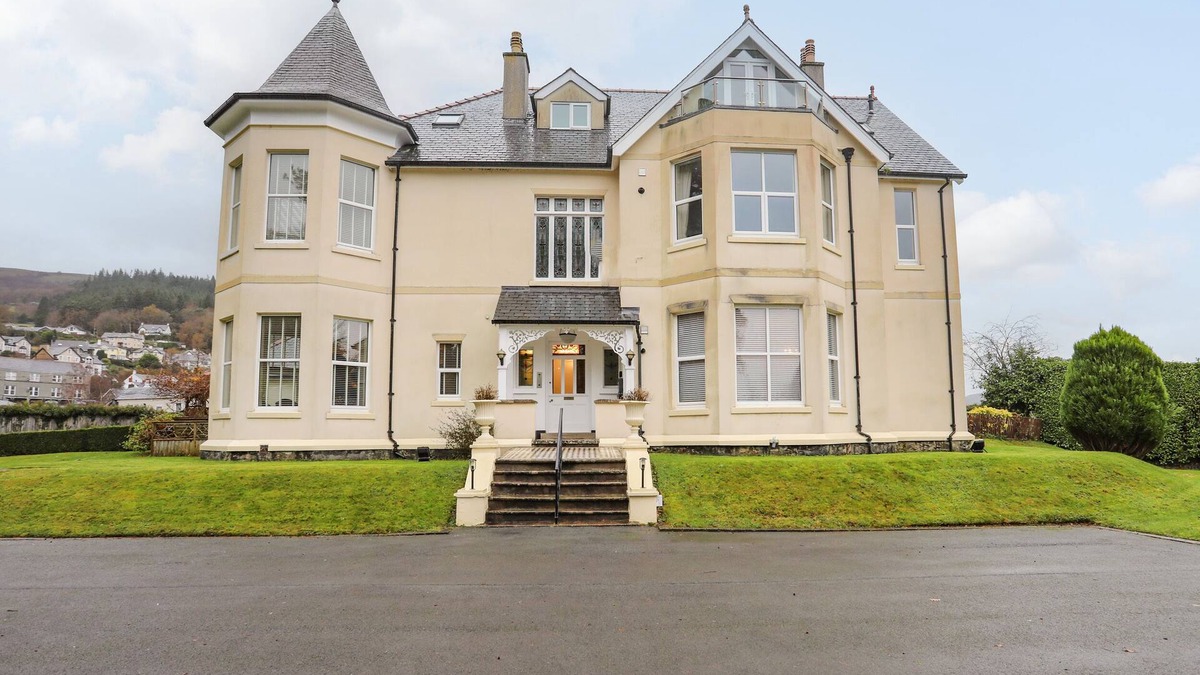 Trefriw Cottage | PLAS MEIRION APARTMENT 3, family friendly, with a garden in Llanrwst