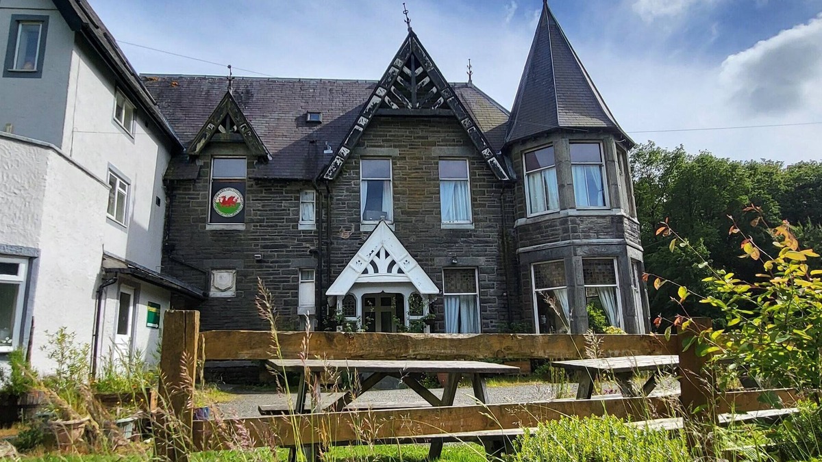 Dolwyddelan House | Plas Penaeldroch Manor