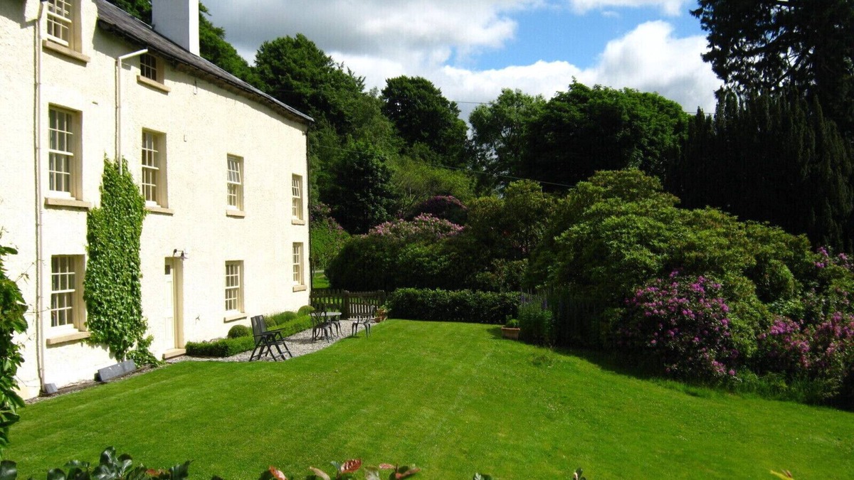Graigfechan Cottage | Plas yn Yale, Llandegla with mountain views from all windows 4starVisitWales