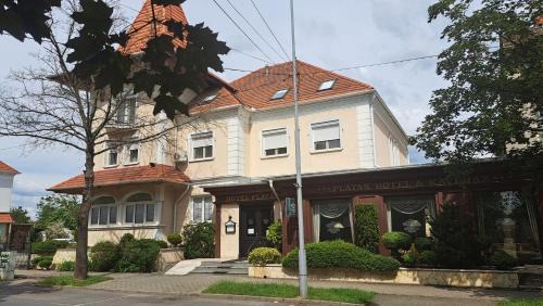 Sarvar Hotel | Platán Hotel
