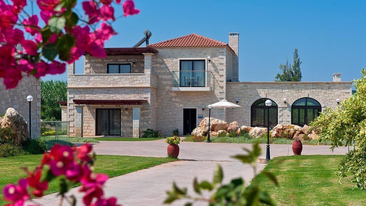 Platanias Town Villa | Platanias Villa, 4 BD, 4 BA, pool, 800m from sand