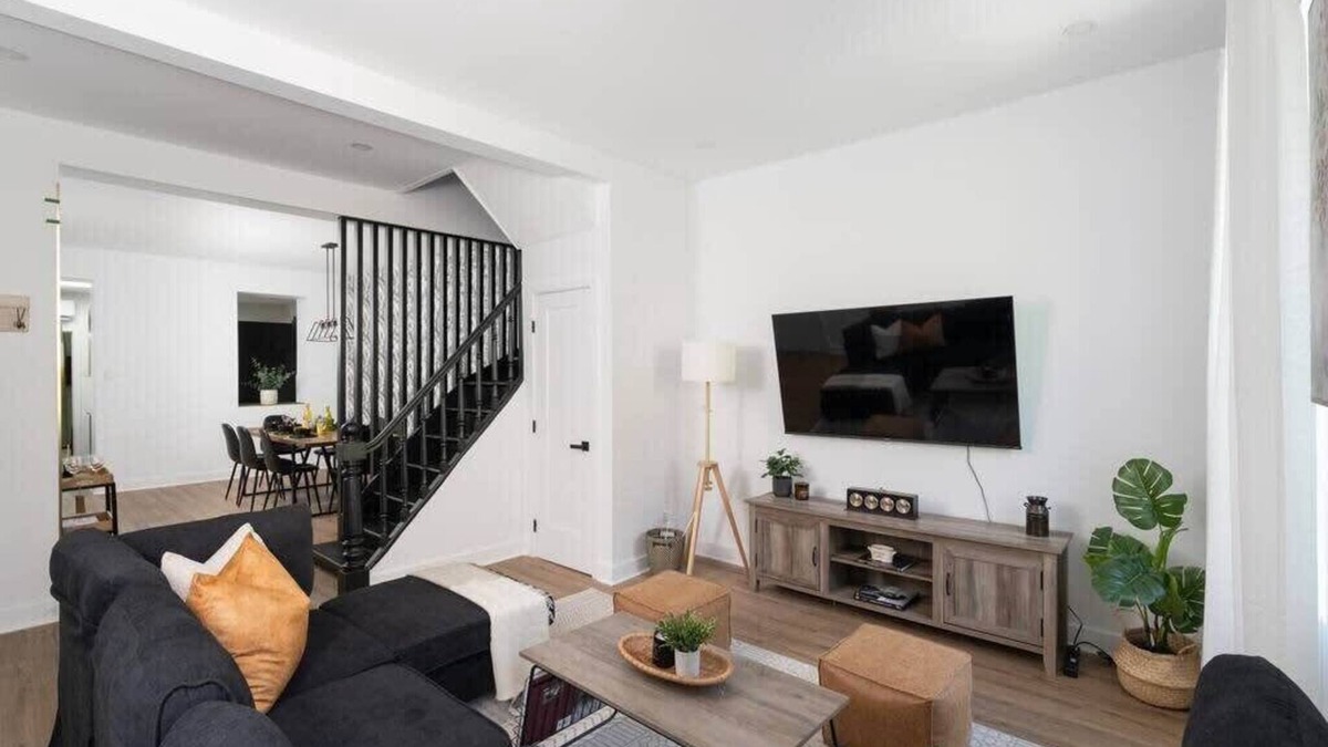 Quartier des Spectacles Apartment | Plateau| 4BR–2BA |Spacious Downtown Stay
