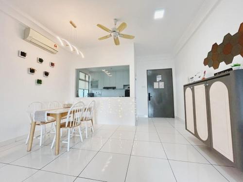 Taman Bukit Mewah Apartment | Platino up to 10 Pax, Few steps to paradigm and Escape JB