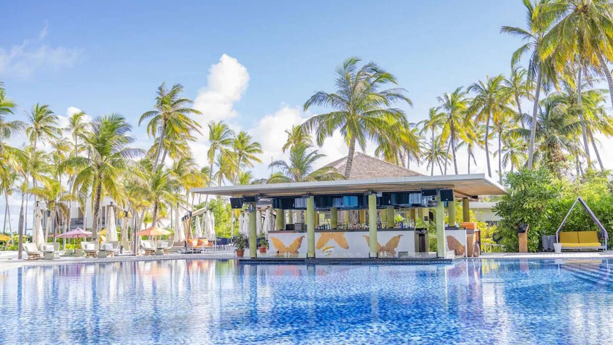 Farukolhufushi Island Hotel | Platinum Overwater Pool Villa, 1 King, Hard Rock, Lagoon Access