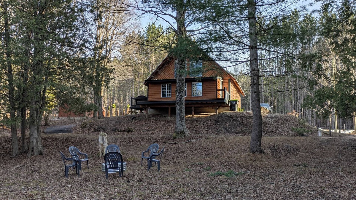 Beulah Cabin | Platte Haven: Summer Bliss: Kayak, Fish & Relax by the River!