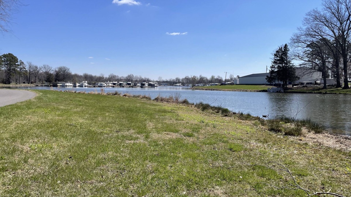 Carbondale RV Rental | PLAY PORT MARINA. Eclipse Hot Spot. Lake front campsite. North Lot parking.