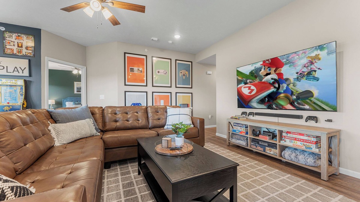 Branson West House | Playful Comfort Meets Ozark Autumn- Dog friendly, Step-free entry, and near SDC