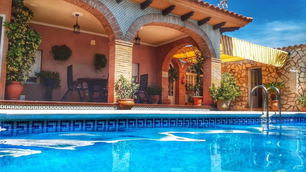 Jerez de los Caballeros House | Plaza del Pacifico La Bazana