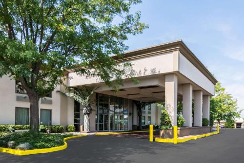 Hagerstown Hotel | Plaza Inn & Suites