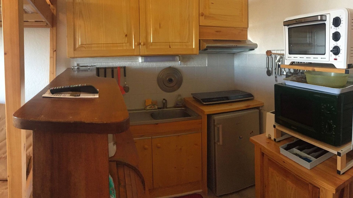 Besse-et-Saint-Anastaise Apartment | Pleasant south-facing studio apartment
