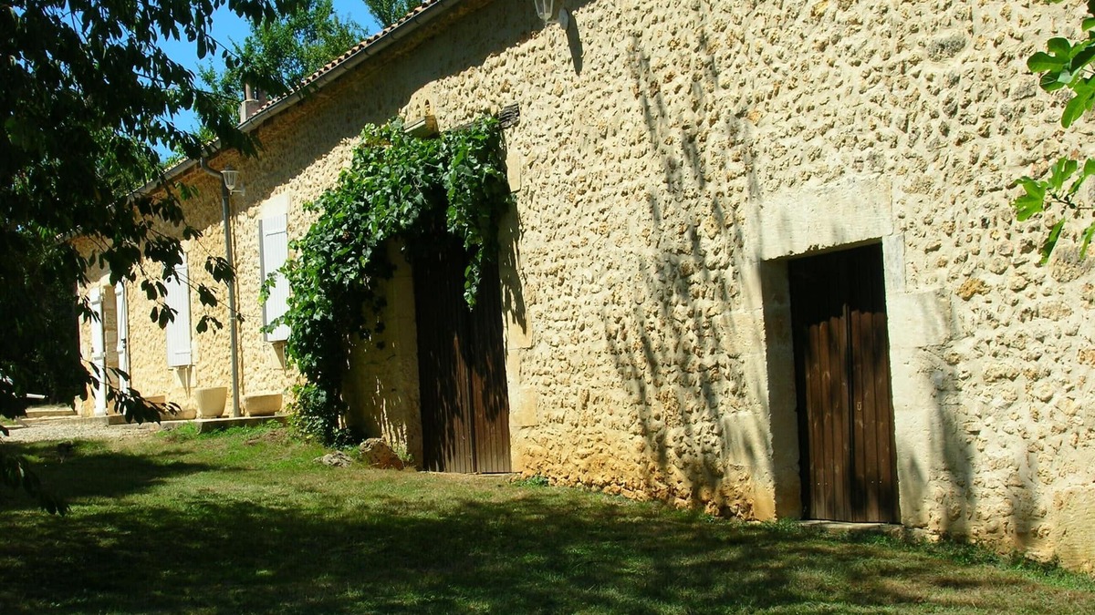 Saint-Michel-de-Villadeix House | Pleasant stone house surrounded by woods and meadows