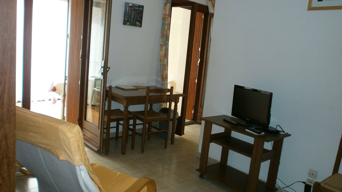 Amelie-les-Bains-Palalda Apartment | Pleasant studio with enclosed terrace in the heart of the city