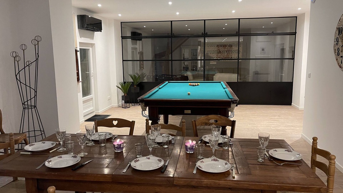 Le Heron House | Pleasant 240m2 gîte with billiards, table soccer, pétanque court