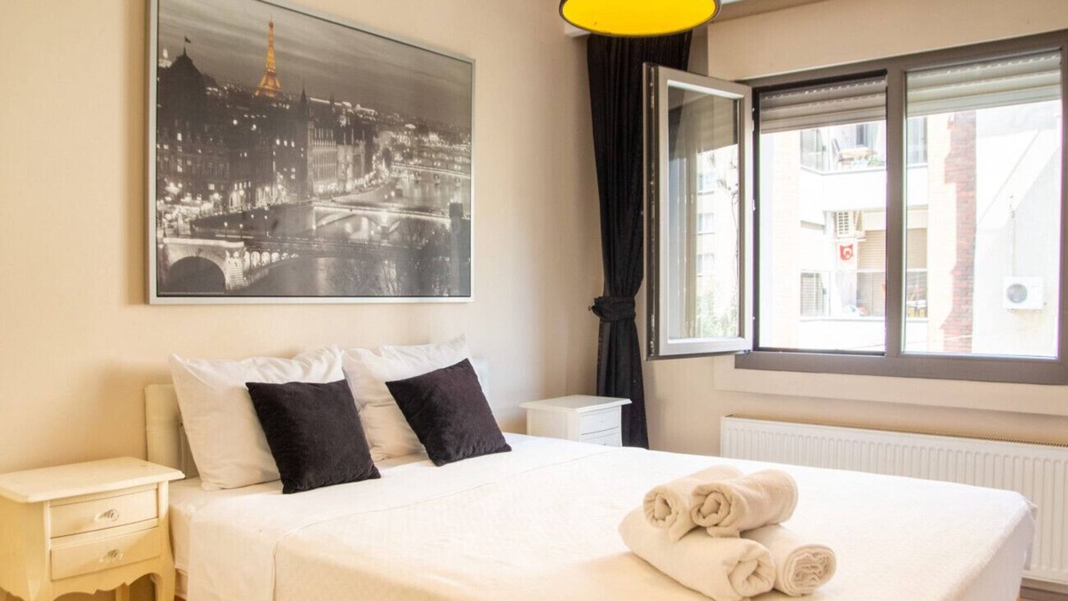 Karabaglar Apartment | Pleasant and Central Flat with Balcony in Izmir